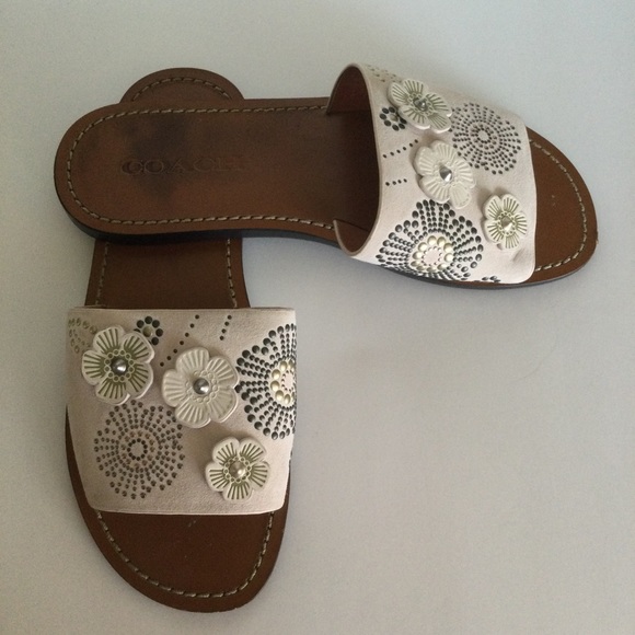 Coach Tea Rose Slip On Sandal Shoes Rivets Floral Suede Leather Size 7 cream - Picture 2 of 8
